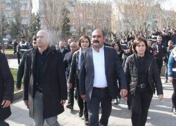 Çalakgerên 15 Sibatê şermezar kirin: Çareserî rakirina tecrîdê ye