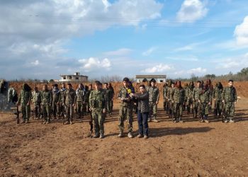 Bi dehan ciwanên Kurd bere xwe didin Efrîn