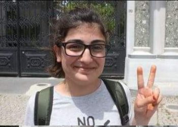 Li Îzmîr’ê jinek ciwan ji bo 15 Sibatê agir berda bedena xwe