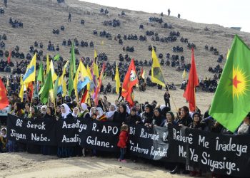 Mexmur ji bo azadiya Rêberê Gelan îro li ser piyan bû