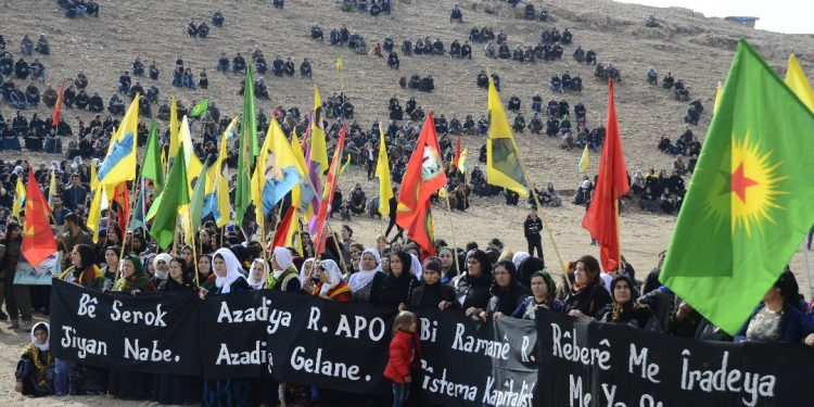 Mexmur ji bo azadiya Rêberê Gelan îro li ser piyan bû