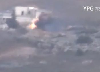 YPG’ê dîmenê rûxandina wesayîta dagirkerê Tirkan weşand