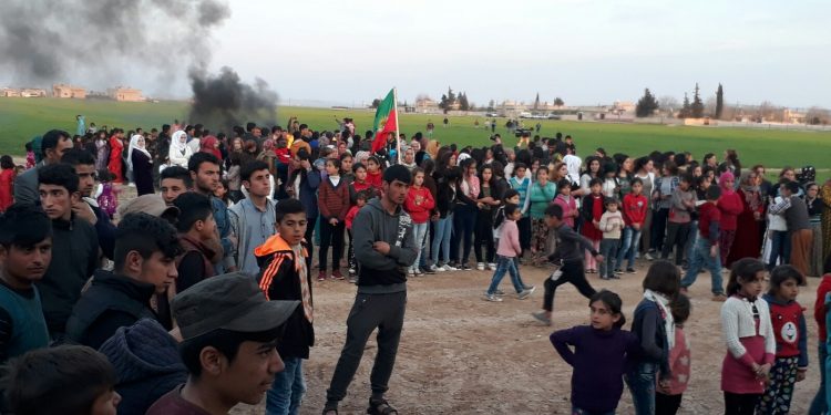 Ciwanên Kobanê bi rihê Newroz çalakî ji bo Efrîn kirin