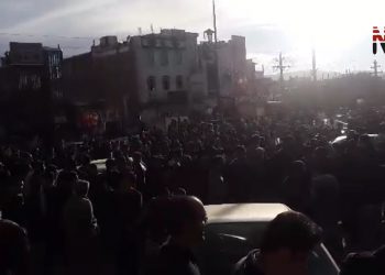 Li Rojhelatê Kurdistan hezaran kês ji bo berxwedana Efrînê ketin ser kolanan