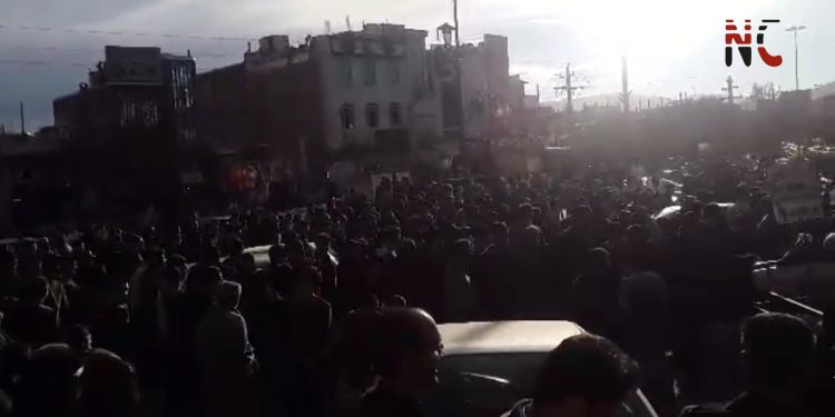 Li Rojhelatê Kurdistan hezaran kês ji bo berxwedana Efrînê ketin ser kolanan