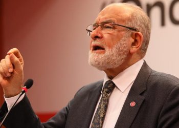 Karamollaoglu: AKPê Rewşa Awarte ji bo xwe dirêj kir