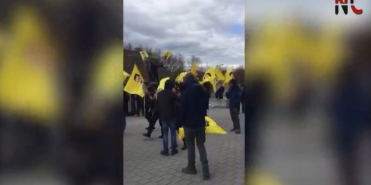 Ciwanên kurd li Frensayê ji bo azadiya rêber Ocalan çalakiyek li ser navenda “CPT” kirin