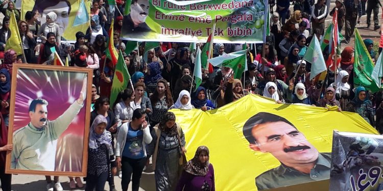 Li Kobanê tecrîda li ser Rêber Ocalan û dagirkeriya Tirk hat protestokitin