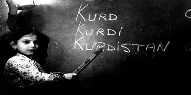 Zimanê Kurdî, zimanekî serbixwe ye xwedî dîrokeke taybetî ya pêşveçûnê ye