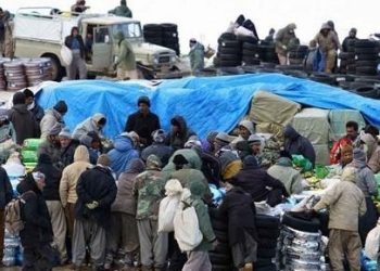 Hêzên rejîma Îranê destûrê nadin ku hezar û 300 kolber derbasî Rojhilat bibin