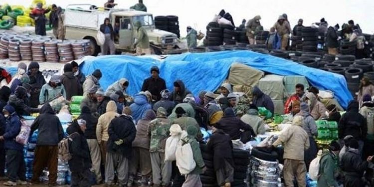 Hêzên rejîma Îranê destûrê nadin ku hezar û 300 kolber derbasî Rojhilat bibin