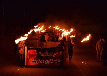 Mertalên zindî li Qendîlê meşek meşaleyan lidar xistin