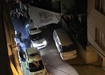 Polîsên Tirk dema fitarê de êrîş birin ser ciwanên HDP’ê