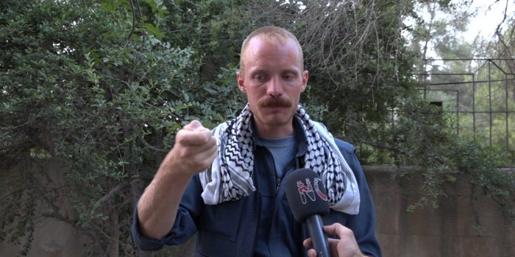 Ronahî: Sekna li hember derbastbûna ciwanan hevkariya bi dagirkeriyê re ye