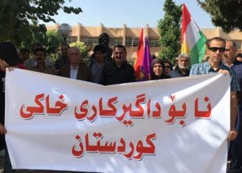 Siyasetmedar, pêşmerge û hunermend tevlî çalakiya mertalên zindî ya ciwanan dibin