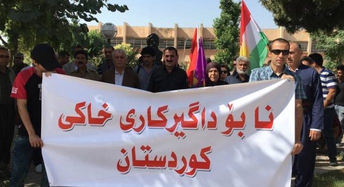 Siyasetmedar, pêşmerge û hunermend tevlî çalakiya mertalên zindî ya ciwanan dibin