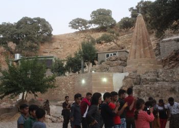 Ciwanên Şengalê piştgirî dan çalakvanên mertalên zindî