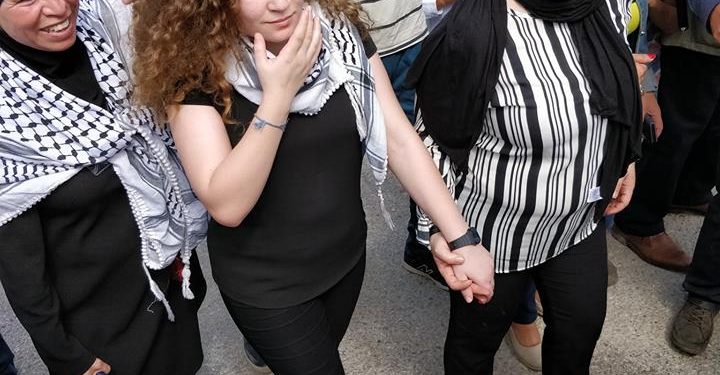 Jina ciwan, Ahed Tamîmî û dayika xwe hatin berdan