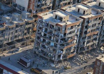 Piştî erdheja Îranê ji ber rewşa jiyanê ya xirab 2 jinên ciwan dawî li jiyana xwe anîn