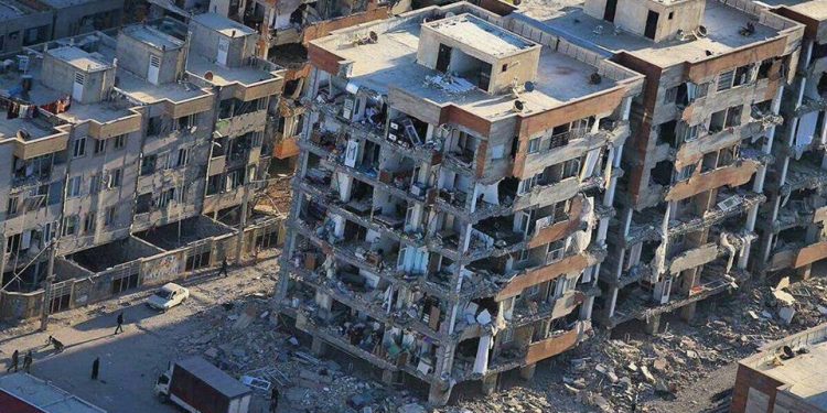 Piştî erdheja Îranê ji ber rewşa jiyanê ya xirab 2 jinên ciwan dawî li jiyana xwe anîn