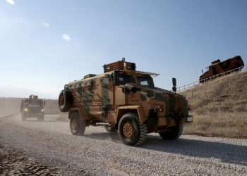 Maşîneyek eskerî qulibî 2 esker mirin 7 jî birîndar bûn