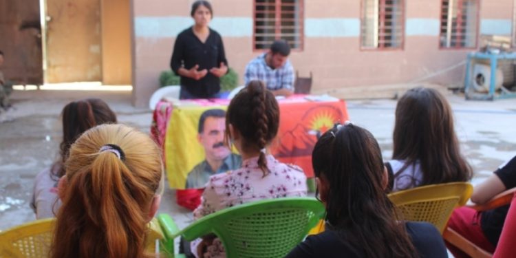 Ciwanên Şengalê civînên xwe yên li gund û navçeyan dewam dike