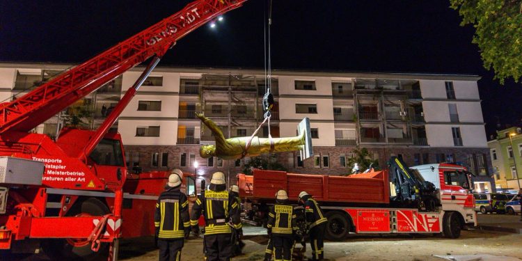 Peykerê Erdogan hate rakirin