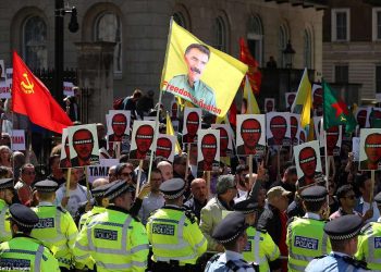 ‘Li dijî ‘dîktator’ her kes xwe berde meydanan’