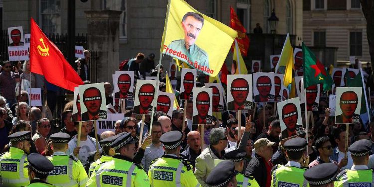 ‘Li dijî ‘dîktator’ her kes xwe berde meydanan’