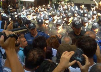 Polîsan êrîşî Dayîkên Şemiyê kirin