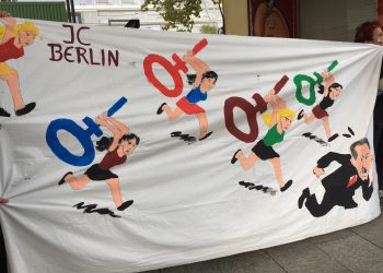 Jinên Berlînê serên xwe li dijî faşîzm radikin