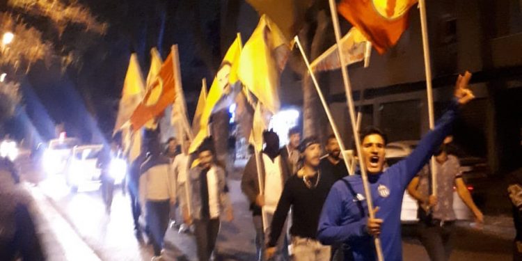 Ciwanên Marsilya bi fîşekên hewaî meş li darxist