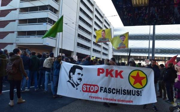 Li Baselê bi posterên Ocalan li dijî faşîzmê meş