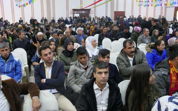 Kongreya ciwanên HDP bi soza mezinkirina berxwedanê dawî bû