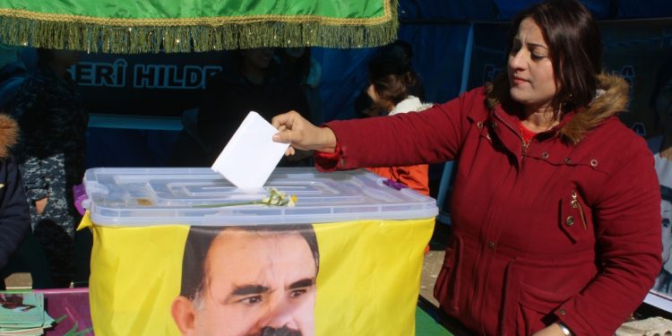 YJC ji bo piştgiriya çalakiya Leyla Guven konê çalakiyê vedan