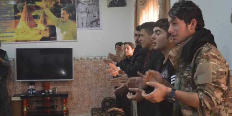 Ciwanên Şengal’ê: ”Heya tecrîd rabe em ê li ser piyan bin”