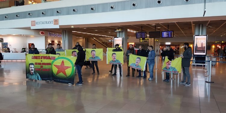 Li Marsilya’yê Ciwanên Kurd Balafirgeha Marsilya Dagir Kirin