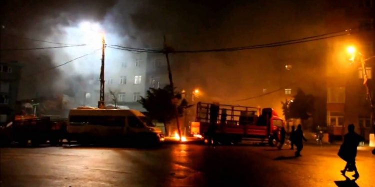 Ji Ciwanên Amed’ê li dijî tecrîdê çalakiya fîşenga hewayî