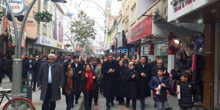 LEZGÎN- Polêsên dewleta dagirker êrîşê meşa Êlih’ê kir