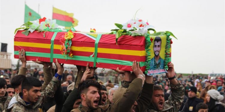 Şervanê YPG’ê Hemza Şiwîş (Xelîl Dêrik) li Dêrîk’ê bi merasîmekê hate definkirin