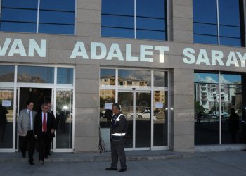 Dadgeha metînger ji 3 ciwan re Bêdelîl 100 sal ceza birîn