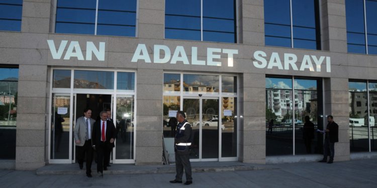 Dadgeha metînger ji 3 ciwan re Bêdelîl 100 sal ceza birîn