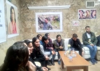 Xwendekarên kampa Mexmûrê serlêdana çalakiya greva birçîbûnê ya Hewlêrê kirin