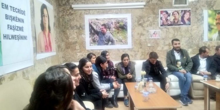 Xwendekarên kampa Mexmûrê serlêdana çalakiya greva birçîbûnê ya Hewlêrê kirin