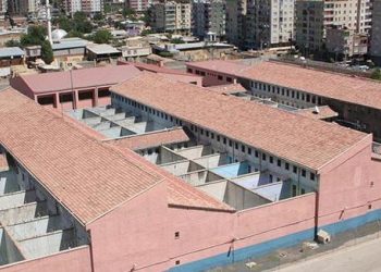 Polîsan pêşî li kesên ku dixwazin biçin pêşiya Leyla Guven girtin