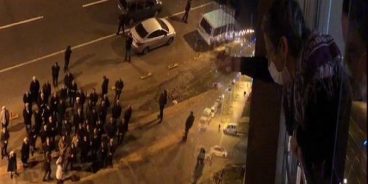 Leyla Guven silav da welatiyên ku ber malê wê kom bûn