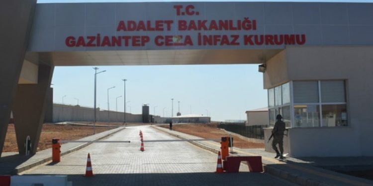 Li Girtigeha Dîlok’ê 3 girtiyên din dest bi greva birçîbûnê yê bêdem û bêdorveger kirin