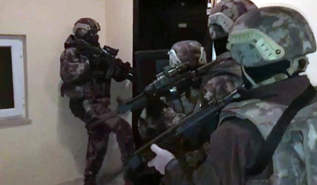 Operasyonên Qirkirinên Siyasi: Li Wan, Îzmîr û Nisêbînê 22 kes hate binçavkirin