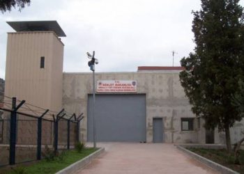 Serlêdana hevdîtina malbata Ocalan û malbatên sê girtiyên din, hate red kirin