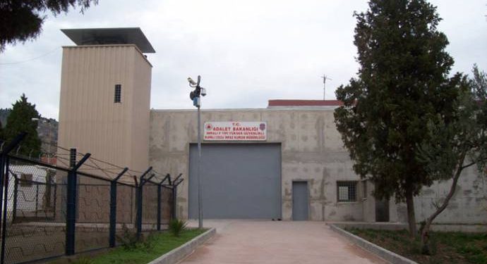 Serlêdana hevdîtina malbata Ocalan û malbatên sê girtiyên din, hate red kirin